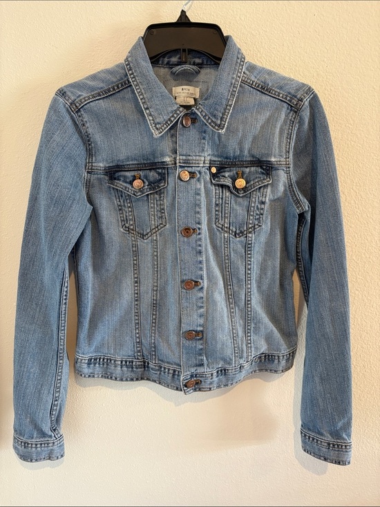 And Now This Jackets & Blazers - AND NOW THIS Classic Light-wash Blue Denim Jean Jacket with collar and button up